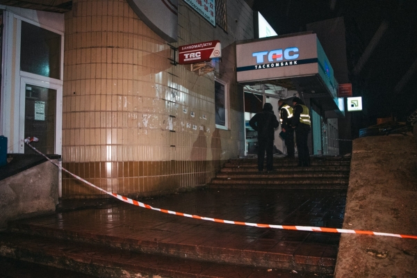 Ночью в Киеве прогремел взрыв: взорвали отделение Таскомбанка