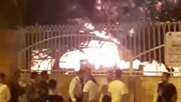 В Иране протестующие подожгли больницу, в которую привезли больных коронавирусом