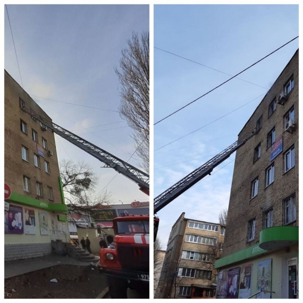 В Киеве на Борщаговке горела исполнительная служба: людей спасали через окна