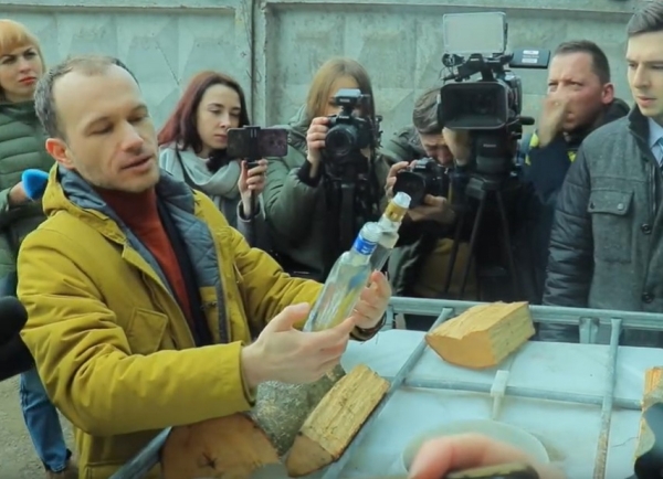Видео дня: во Львове уничтожили крупнейшую партию алкоголя