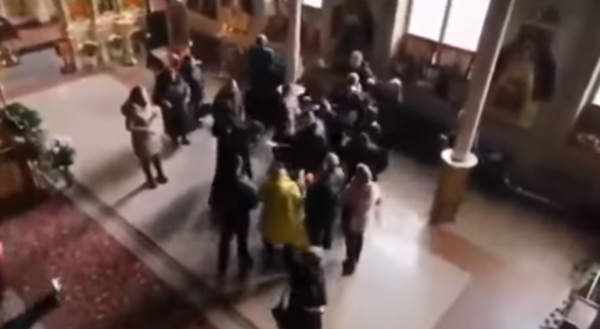 Видео дня: в одесском храме подрались два священника и их паства