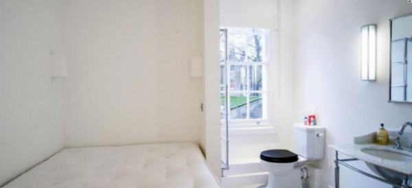 В Лондоне появилось объявление о сдаче квартиры с кроватью в ванной комнате