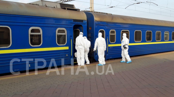 В Киев прибыл спецпоезд с украинцам из Москвы