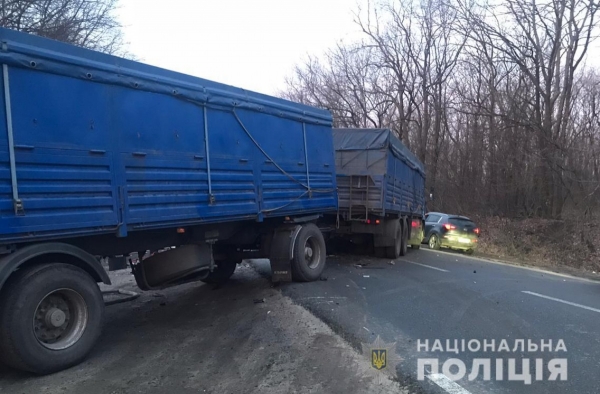 В Харьковской области столкнулся грузовик с прицепом и легковой автомобиль: погибли четыре человека