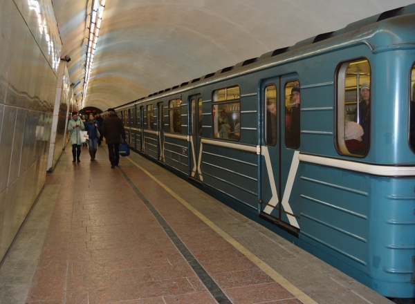 Пассажир подорвал петарду на станции метро "Вокзальная", полиция устанавливает правонарушителя