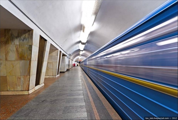 В вагоне поезда на станции метро "Вокзальная" произошел взрыв