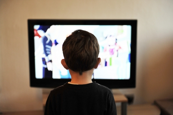 С понедельника украинские телеканалы будут транслировать онлайн-уроки для школьников