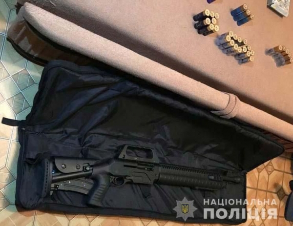 В Днепропетровской области задержали вооруженную банду, а в Одессе под грузовиком взорвался фугас