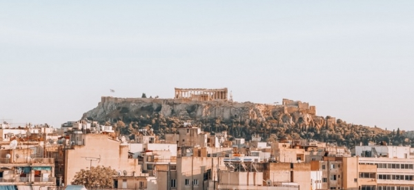 В Афинах число бронирований по аренде курортного жилья сократилось на 70%