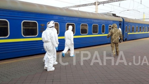 В Киев прибыл спецпоезд с украинцам из Москвы