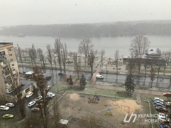 Погода способствует карантину: в конце марта в Киеве пошел снег