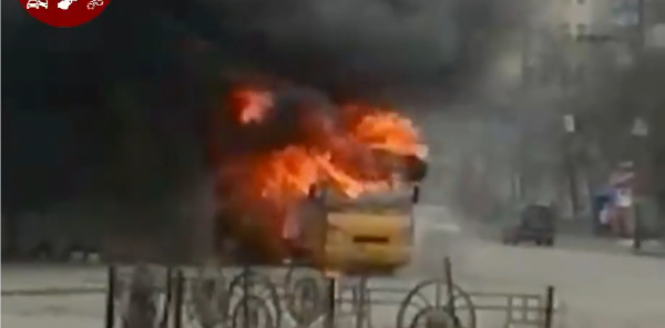 В Киеве на Соломенской площади сгорела маршрутка