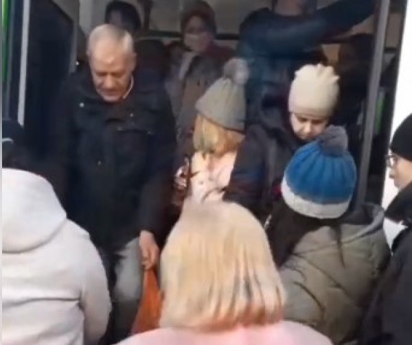 Харьков парализовали пробки и перегруженный транспорт из-за закрытия метро
