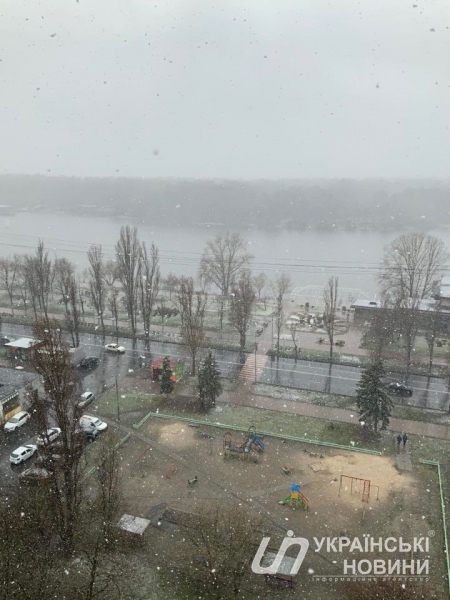 Погода способствует карантину: в конце марта в Киеве пошел снег