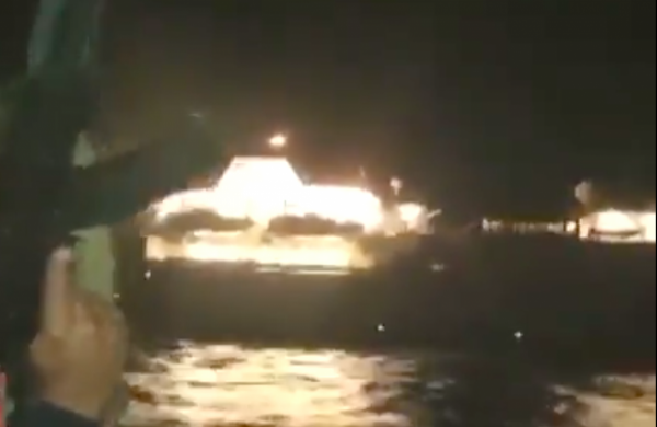 В Карибском море военный корабль потопил сам себя после неудачной попытки протаранить лайнер