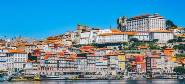 Португалия не будет рассматривать заявки на «золотые визы» до 1 июля