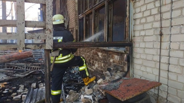 В Киеве вспыхнул масштабный пожар на складе лакокрасочных материалов