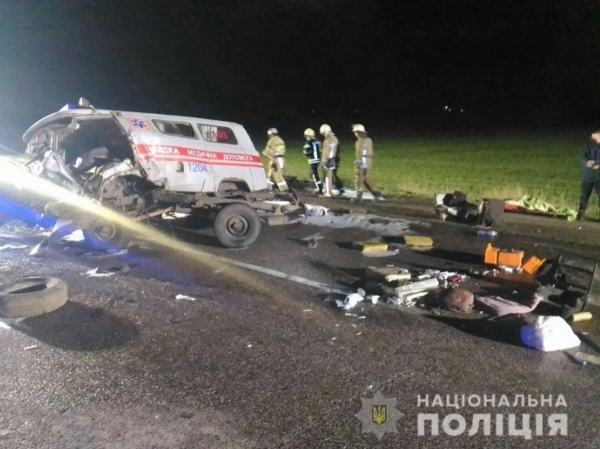 В Харькове скорая попала в ДТП.  Три человека погибли, еще трое госпитализированы